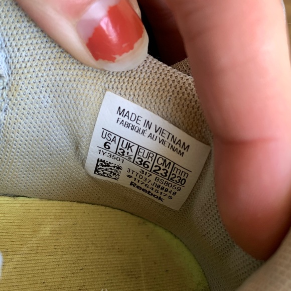 Gym Shoes bY REEBOK - Picture 6 of 6